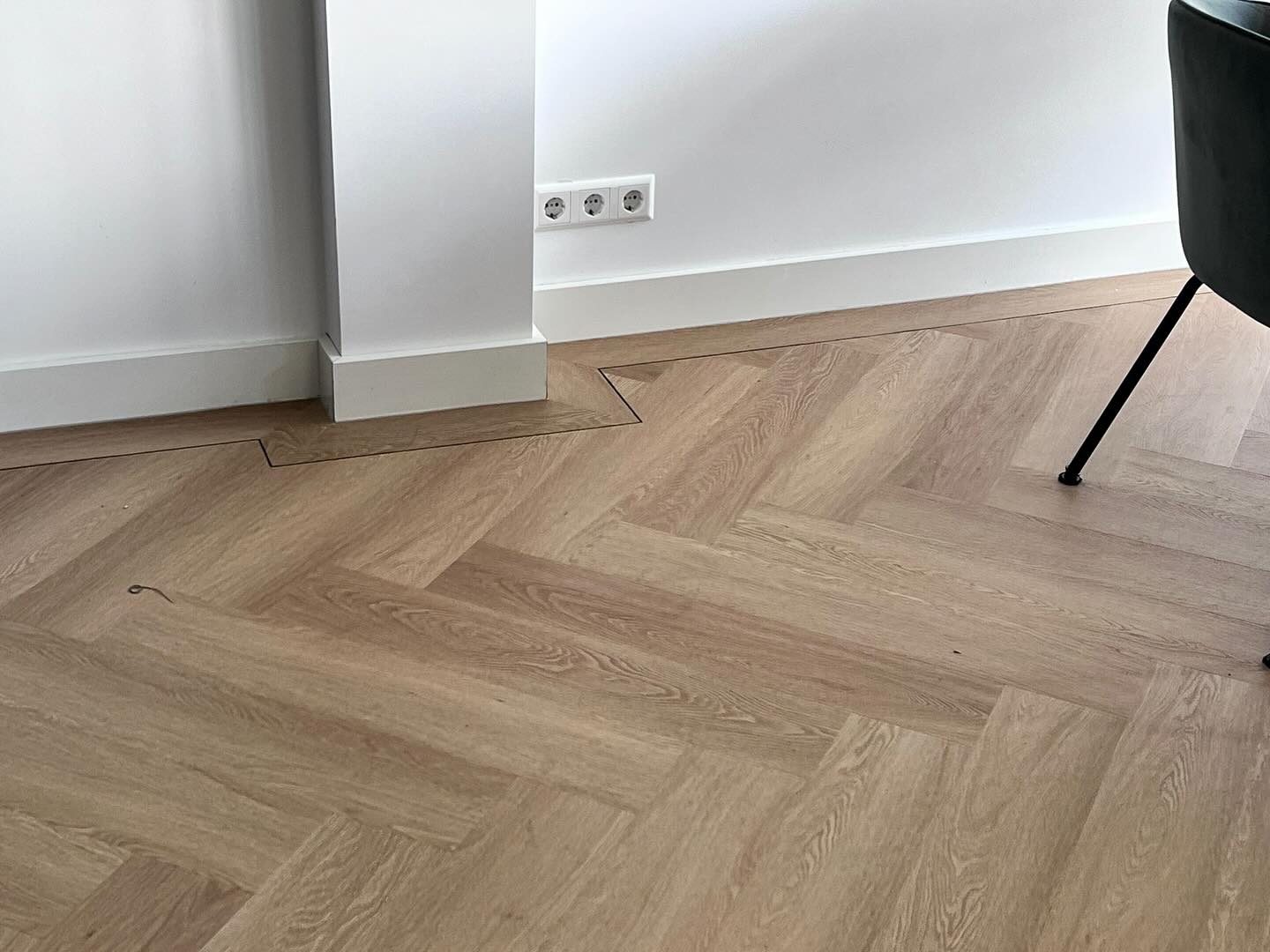 Visgraat PVC met band en bies – Romboutstoffering